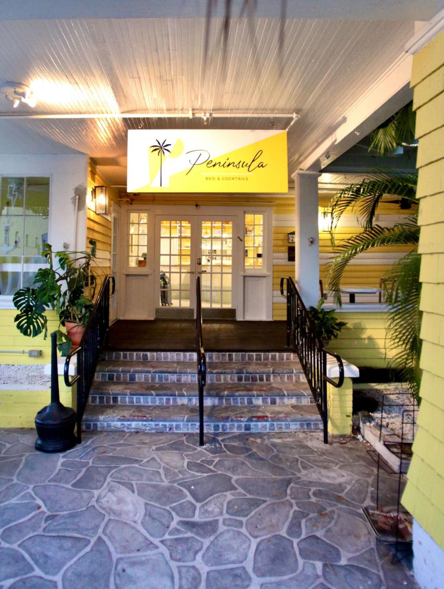 Peninsula Bed & Cocktails Hotell Gulfport Exteriör bild